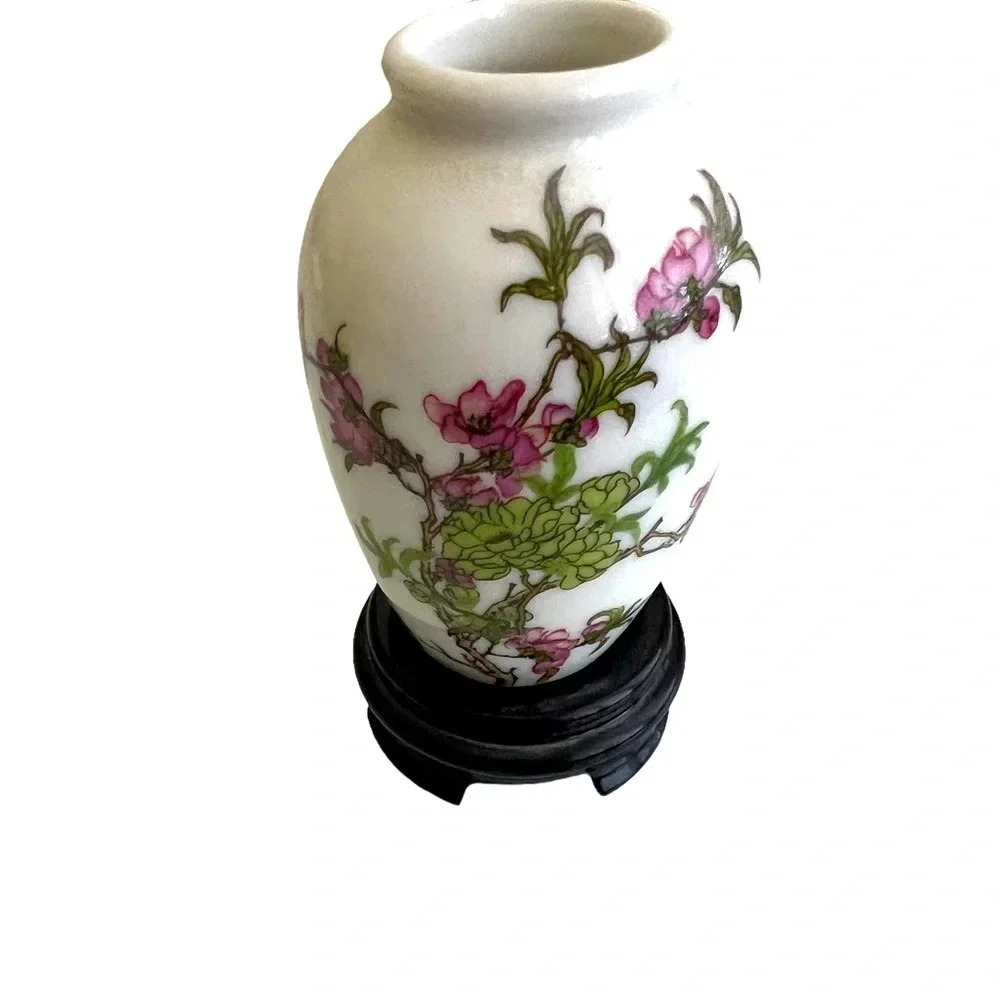 Vintage Asian Vase‎ On Carved Wood Stand